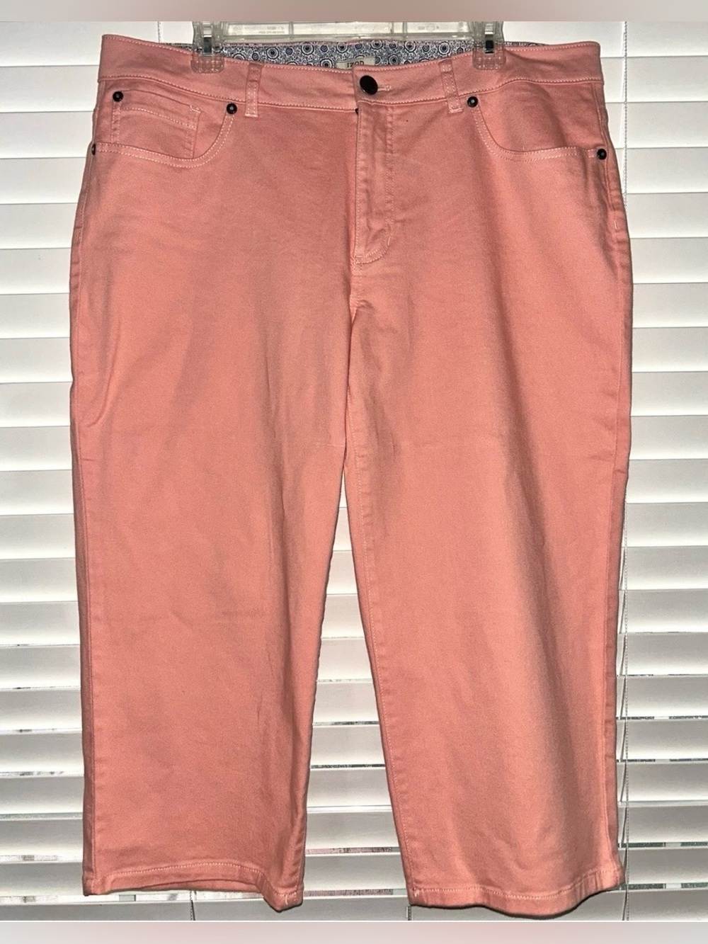 Izod Women’s Stretch Capri Secret Slimming Tummy Panel Summer Peach Size 18 NWT